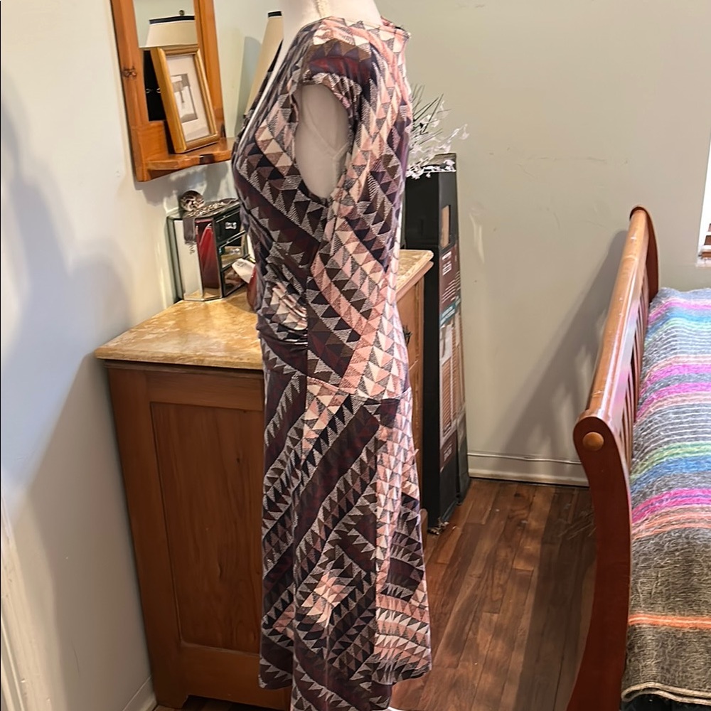 Geometric Patterned Dress - Picture 5 of 16